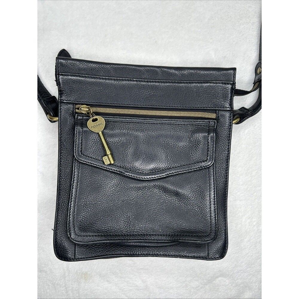 Fossil 1954 Crossbody Purse | Black Pebbled Leather Shoulder Purse Key Detail